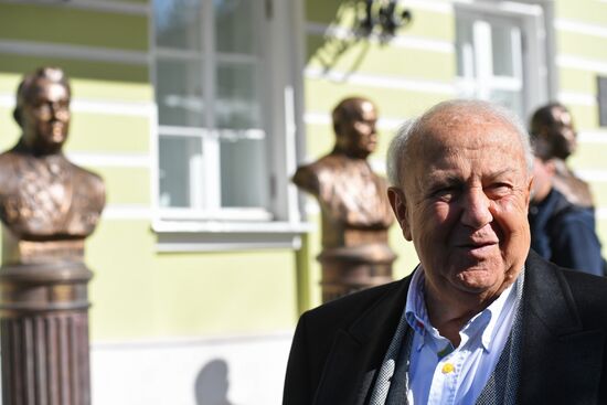 Moscow unveils Alley Of 20th Century Rulers