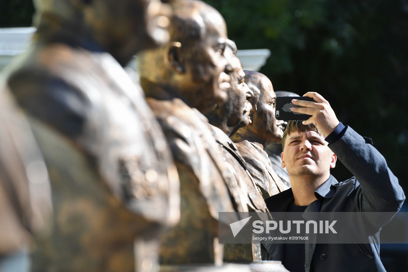 Moscow unveils Alley Of 20th Century Rulers