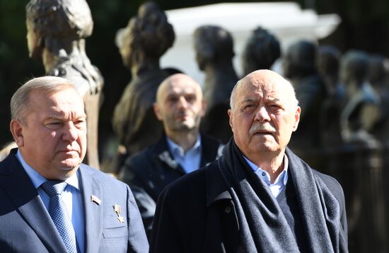 Moscow unveils Alley Of 20th Century Rulers