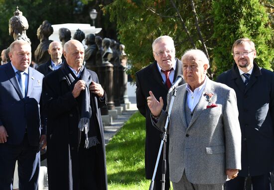 Moscow unveils Alley Of 20th Century Rulers