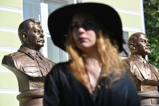 Moscow unveils Alley Of 20th Century Rulers