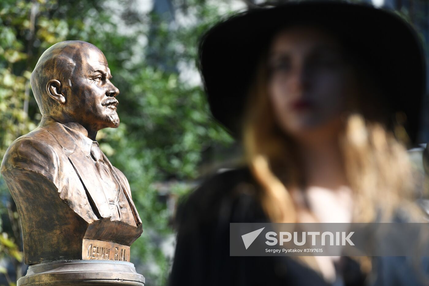 Moscow unveils Alley Of 20th Century Rulers