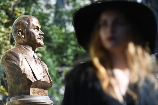 Moscow unveils Alley Of 20th Century Rulers