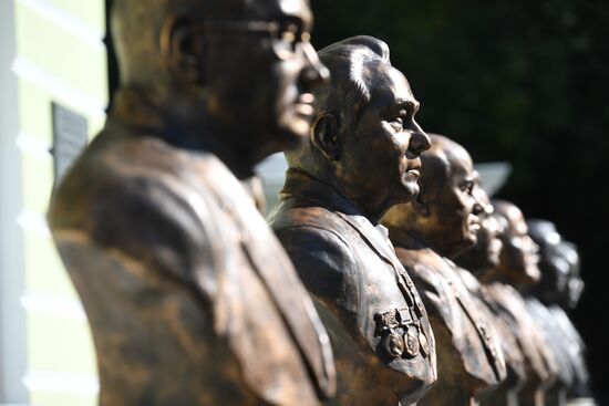 Moscow unveils Alley Of 20th Century Rulers