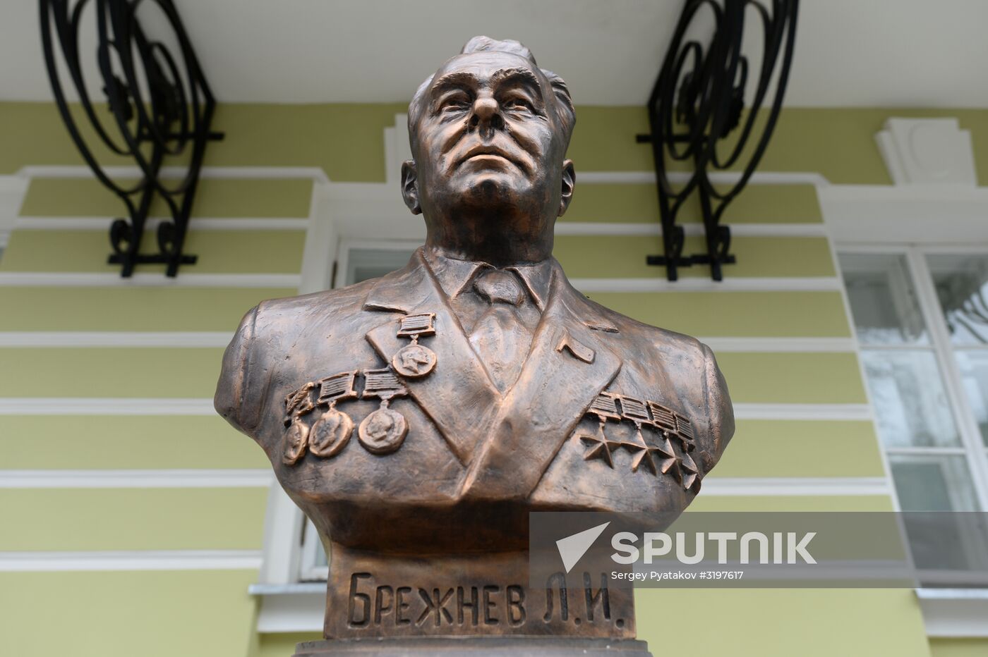 Moscow unveils Alley Of 20th Century Rulers