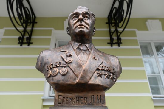 Moscow unveils Alley Of 20th Century Rulers