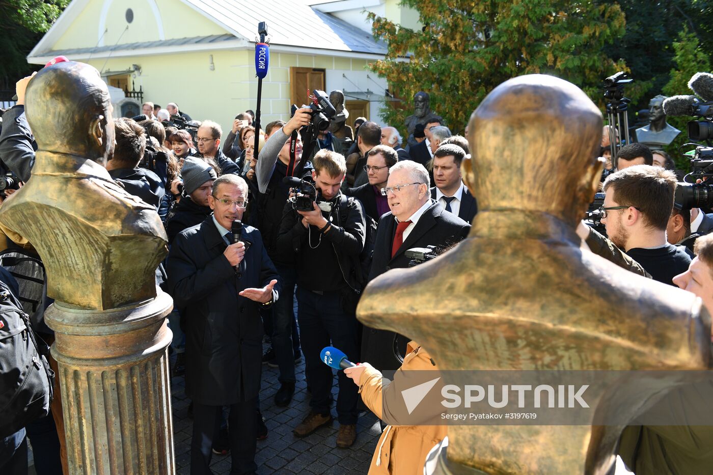 Moscow unveils Alley Of 20th Century Rulers