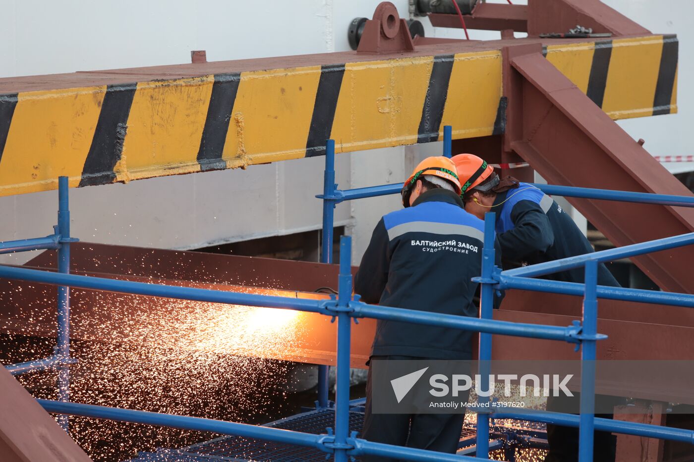 Baltic Shipyard floats Sibir nuclear icebreaker