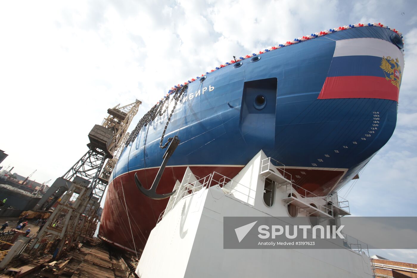 Baltic Shipyard floats Sibir nuclear icebreaker