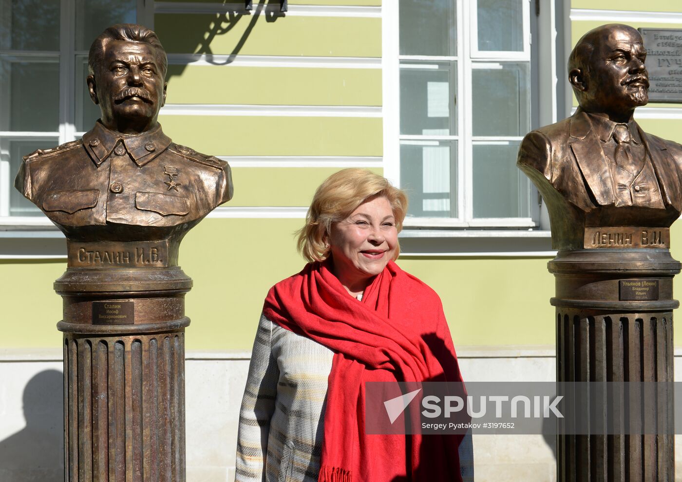Moscow unveils Alley Of 20th Century Rulers
