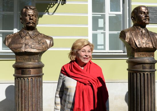Moscow unveils Alley Of 20th Century Rulers