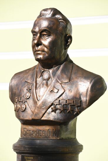 Moscow unveils Alley Of 20th Century Rulers