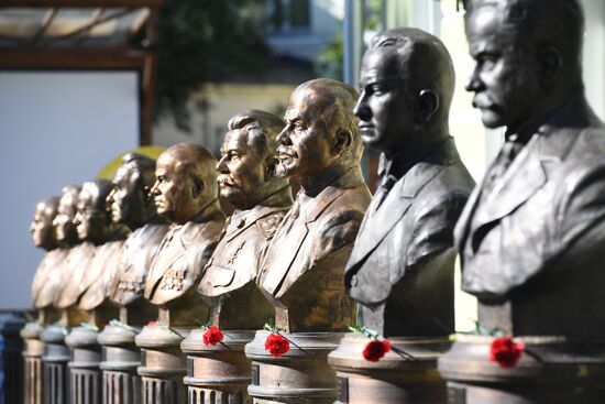 Moscow unveils Alley Of 20th Century Rulers