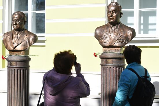 Moscow unveils Alley Of 20th Century Rulers