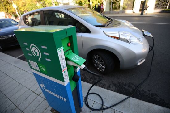 Charging station for electric cars opens in Moscow