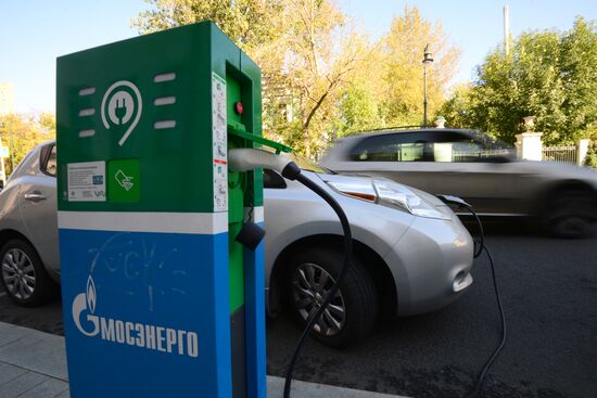 Charging station for electric cars opens in Moscow