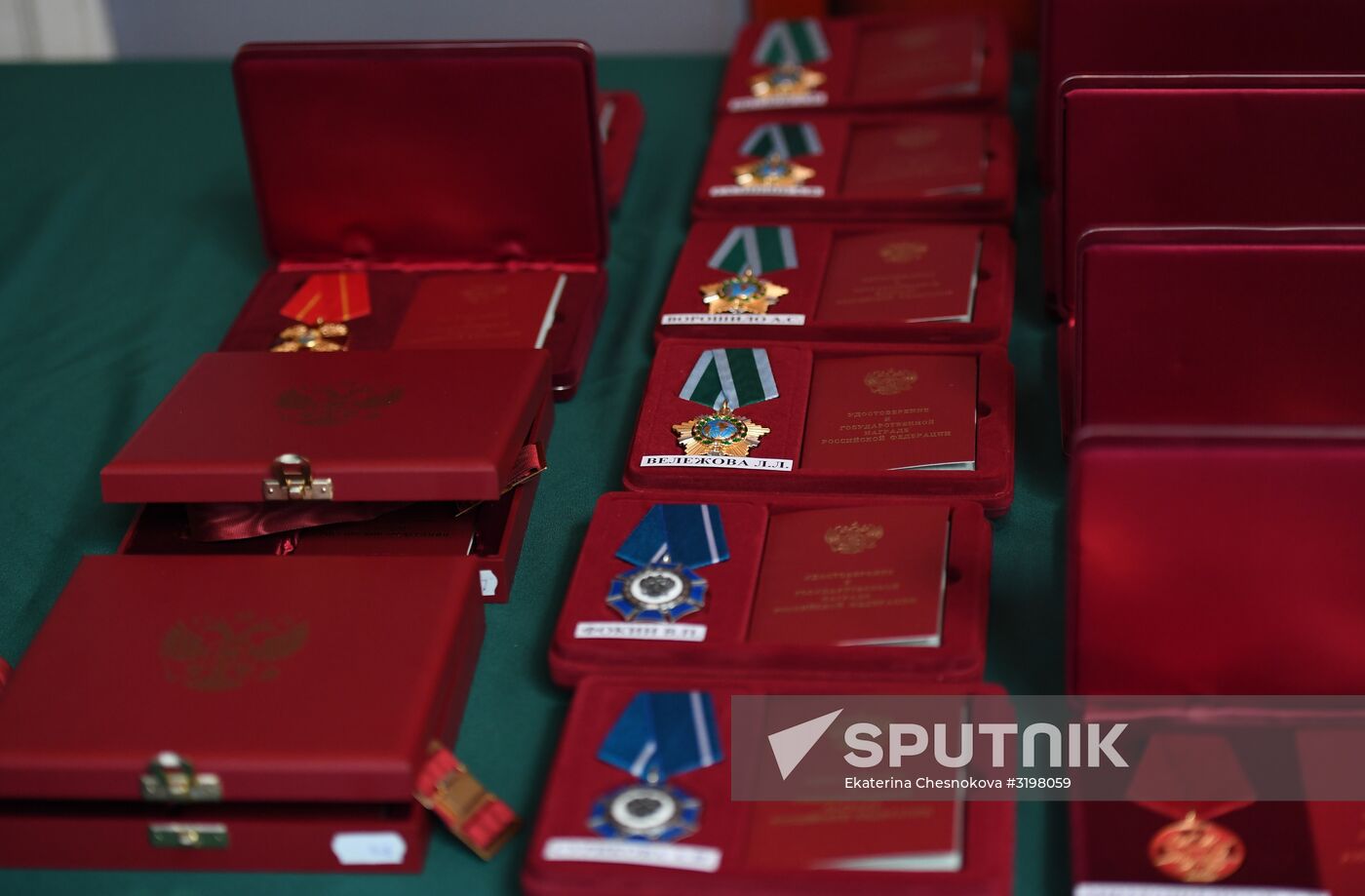 Presenting state awards to culture and art workers