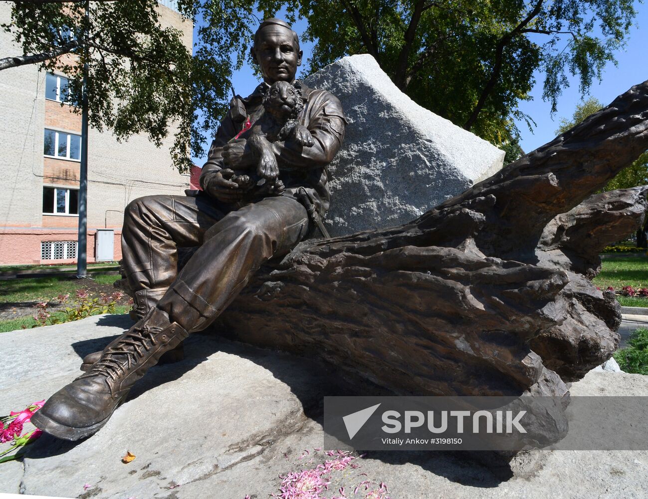 First monument in Russia to a State Hunting Supervision authority worker unveiled in Ussuriysk