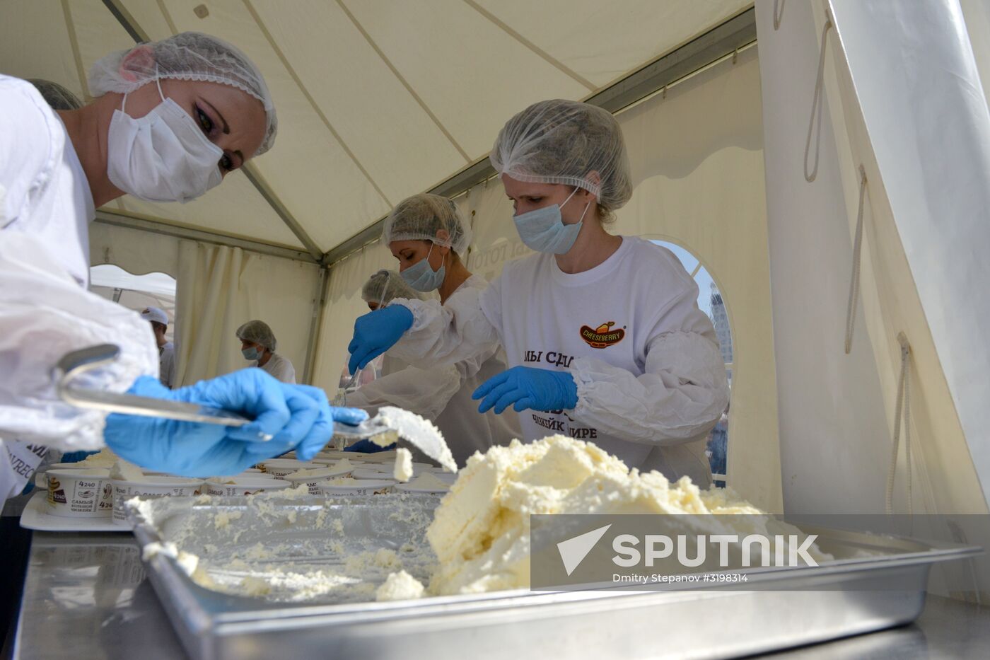 World's largest cheesecake is made in Stavropol
