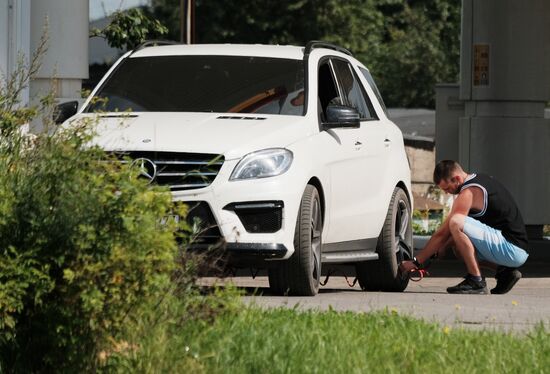 Inspecting tires