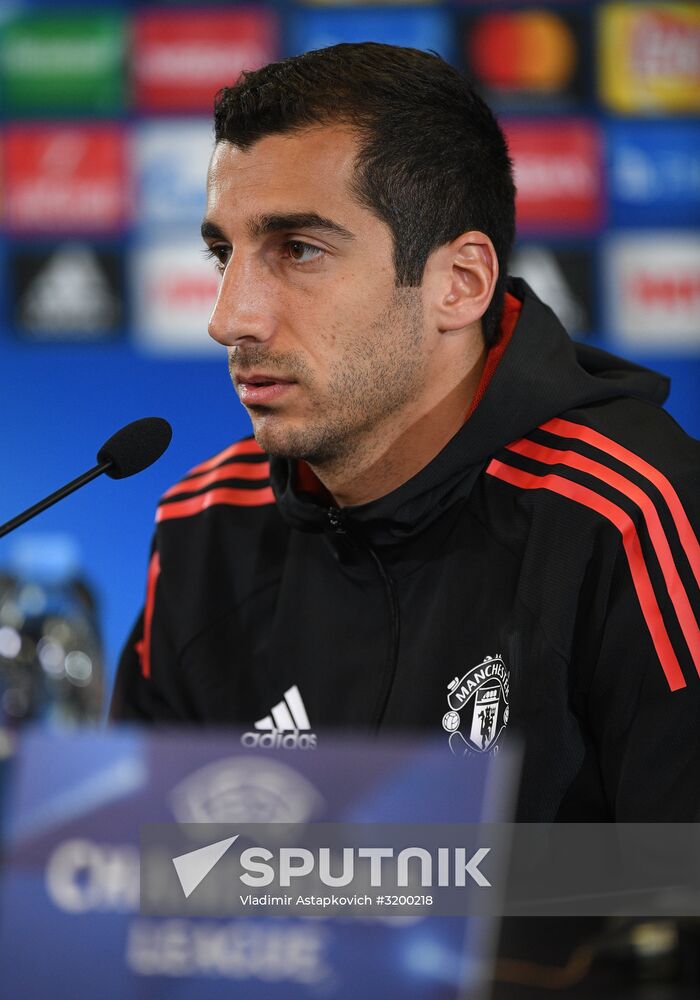 Football. UEFA Champions League. FC Manchester United holds training session