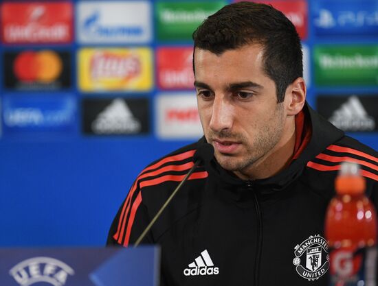 Football. UEFA Champions League. FC Manchester United holds training session