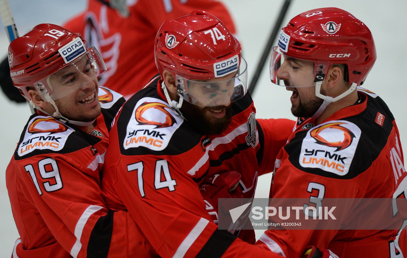 Ice hockey. Kontinental Hockey League. Avtomobilist vs. Neftekhimik