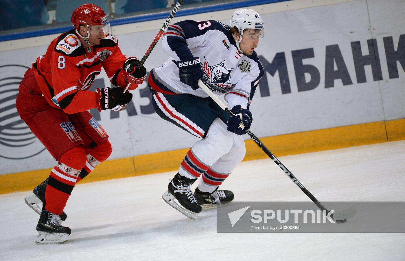 Ice hockey. Kontinental Hockey League. Avtomobilist vs. Neftekhimik