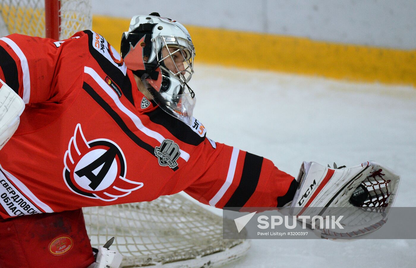 Ice hockey. Kontinental Hockey League. Avtomobilist vs. Neftekhimik