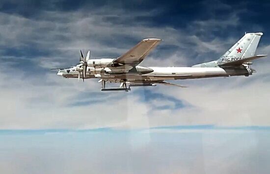 Tu-95MS strikes terrorist facilities in Syria with KhA-101 cruise missiles