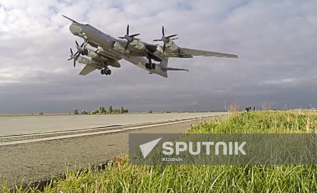 Tu-95MS strikes terrorist facilities in Syria with KhA-101 cruise missiles