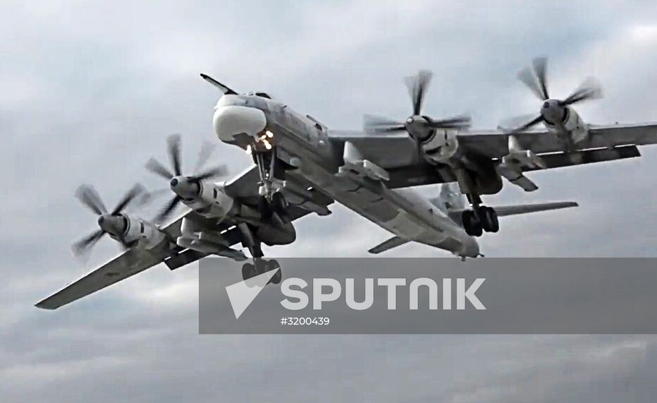 Tu-95MS strikes terrorist facilities in Syria with KhA-101 cruise missiles