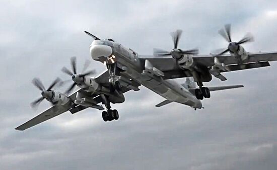 Tu-95MS strikes terrorist facilities in Syria with KhA-101 cruise missiles