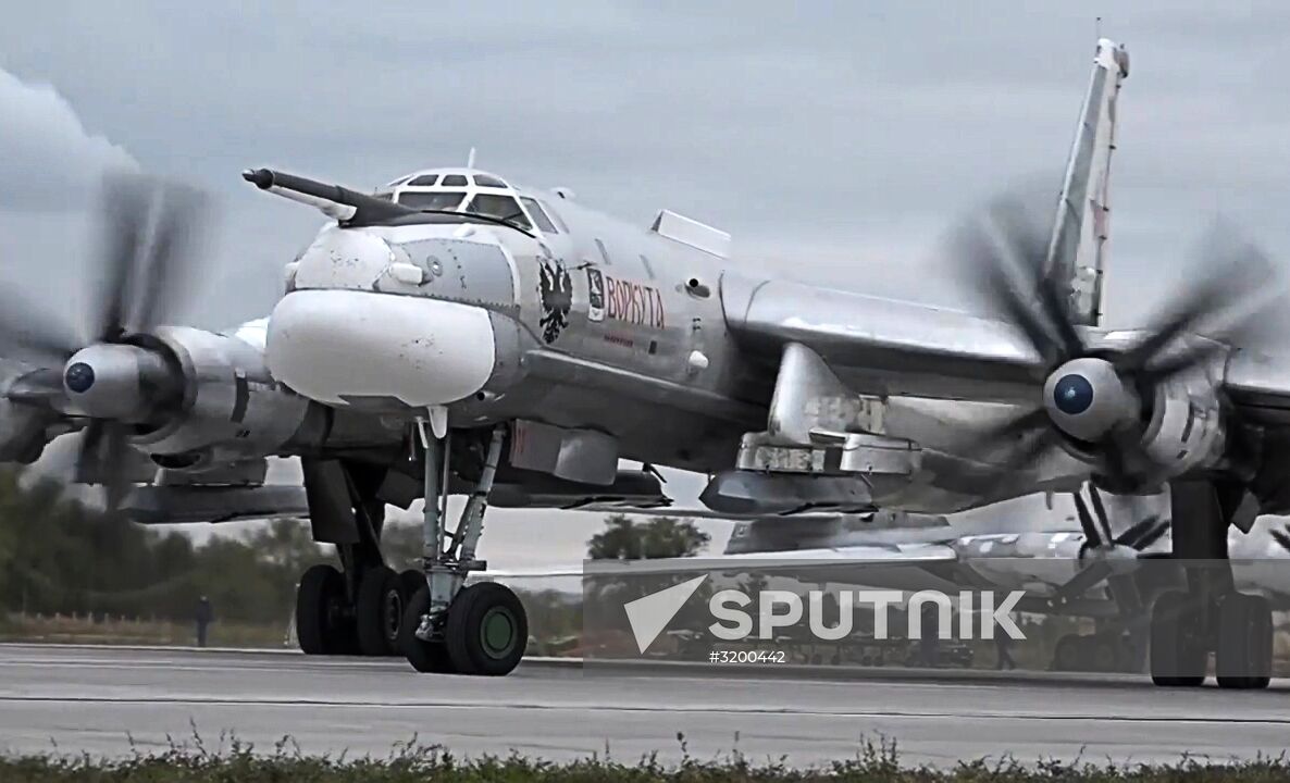 Tu-95MS strikes terrorist facilities in Syria with KhA-101 cruise missiles