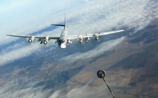 Tu-95MS strikes terrorist facilities in Syria with KhA-101 cruise missiles