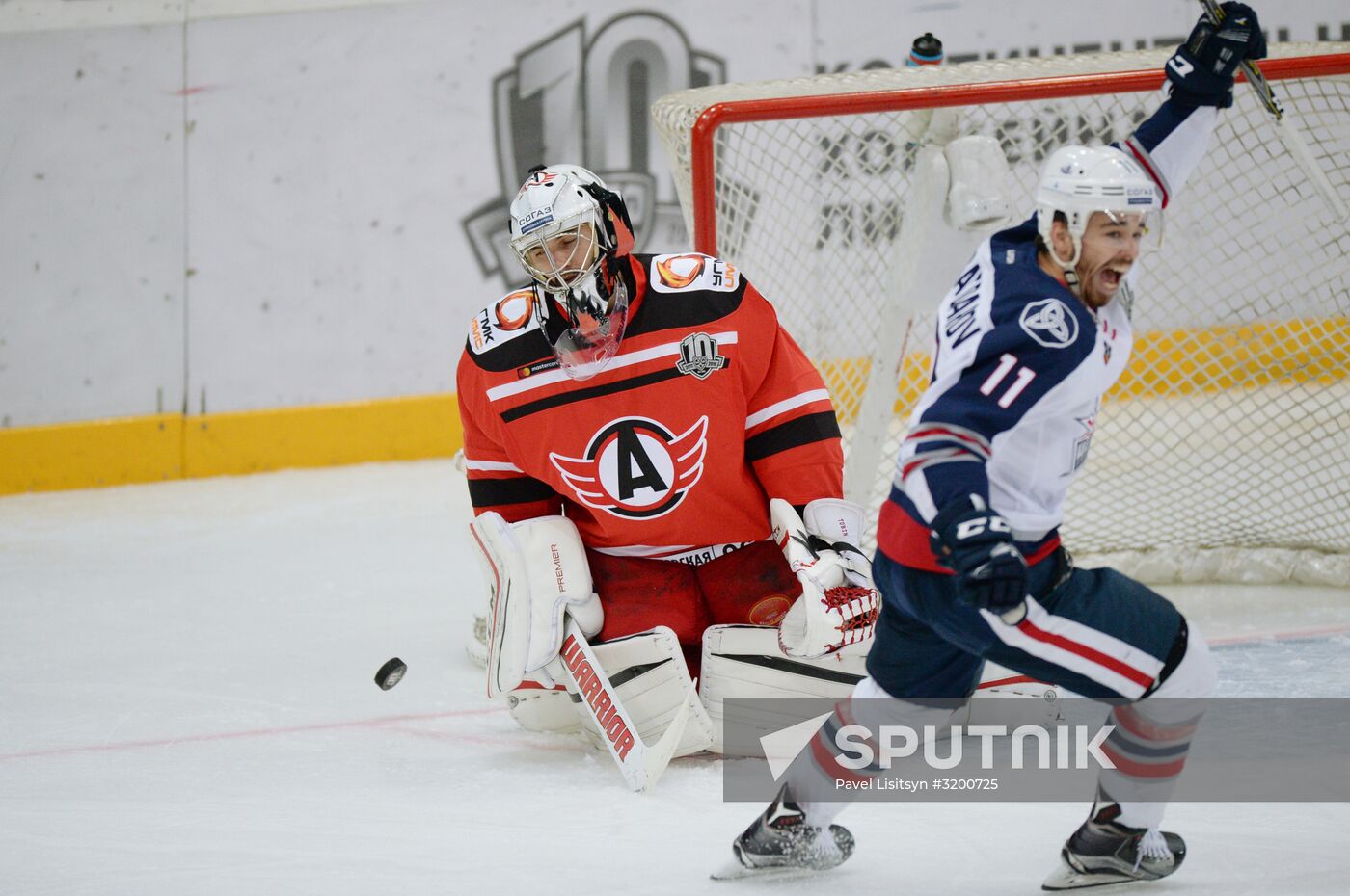 Ice hockey. Kontinental Hockey League. Avtomobilist vs. Neftekhimik
