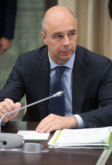 President Vladimir Putin holds meeting with Government members