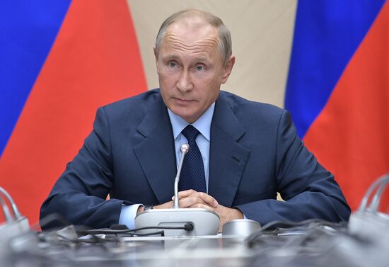 President Vladimir Putin holds meeting with Government members