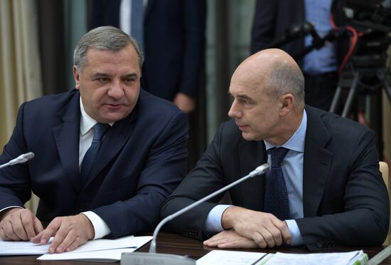 President Vladimir Putin holds meeting with Government members