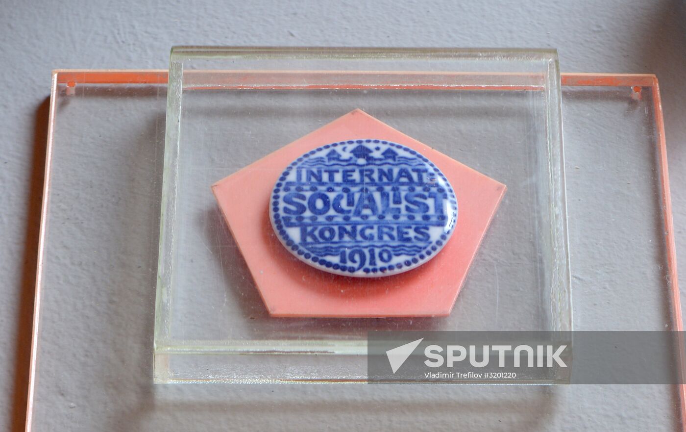 Lenin historical document exhibition items