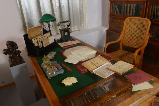 Lenin historical document exhibition items