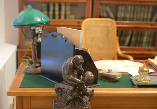 Lenin historical document exhibition items