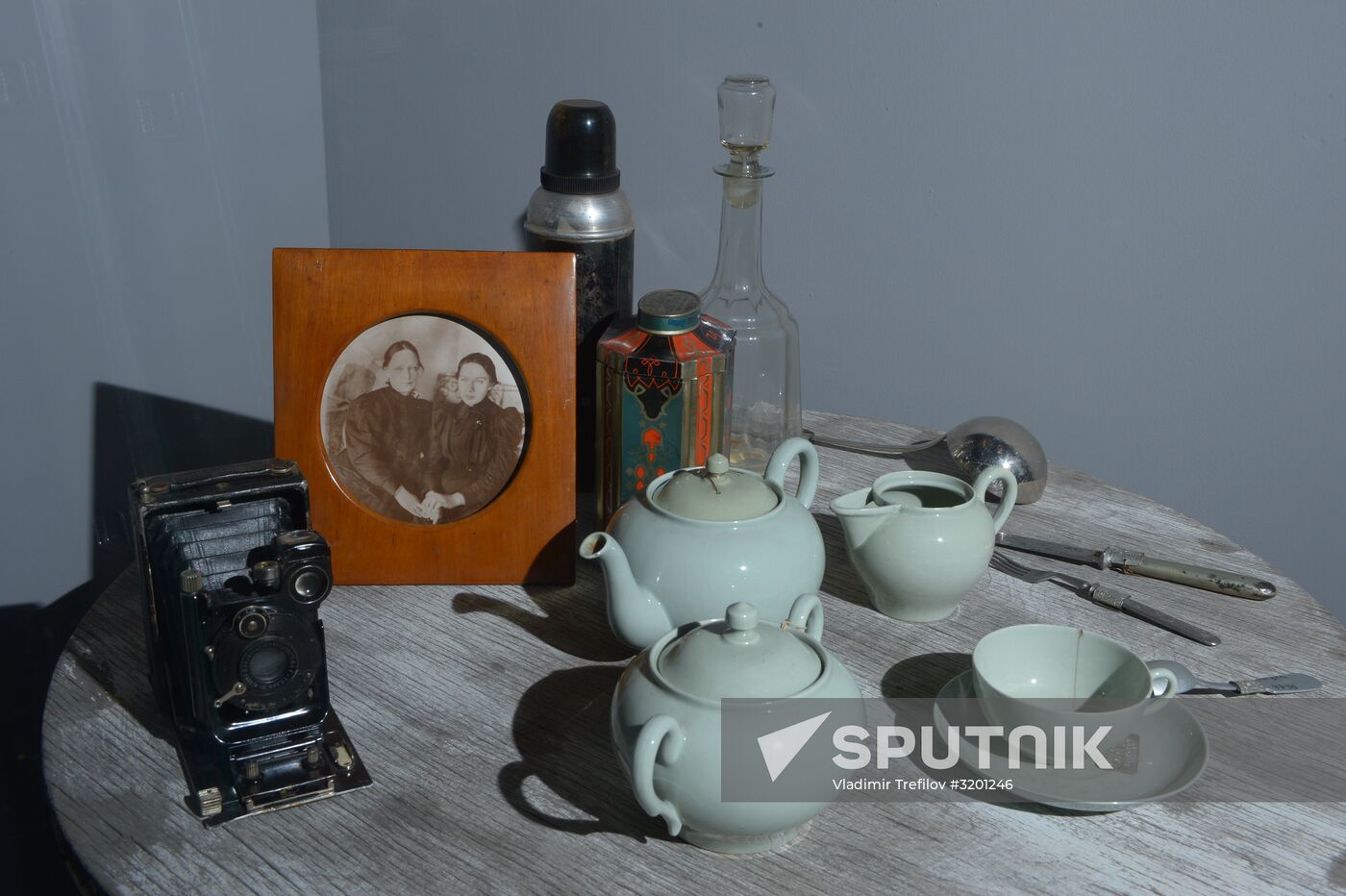 Lenin historical document exhibition items