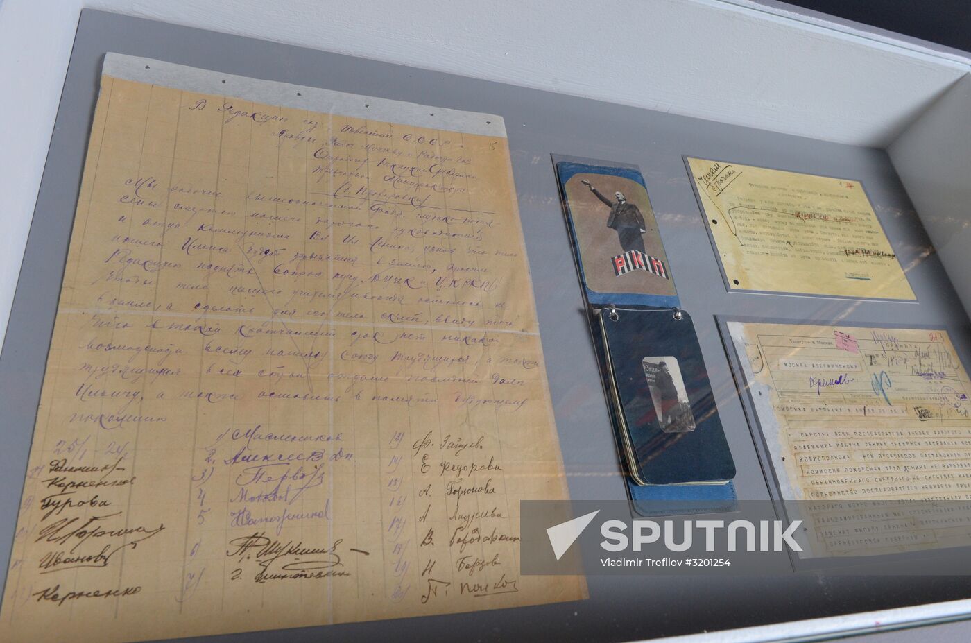 Lenin historical document exhibition items