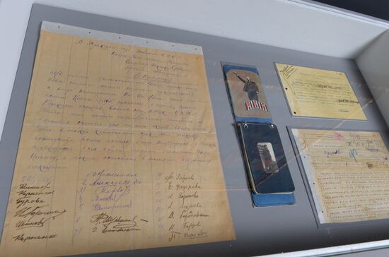 Lenin historical document exhibition items