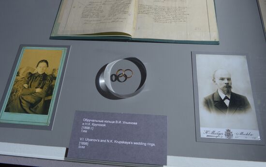 Lenin historical document exhibition items