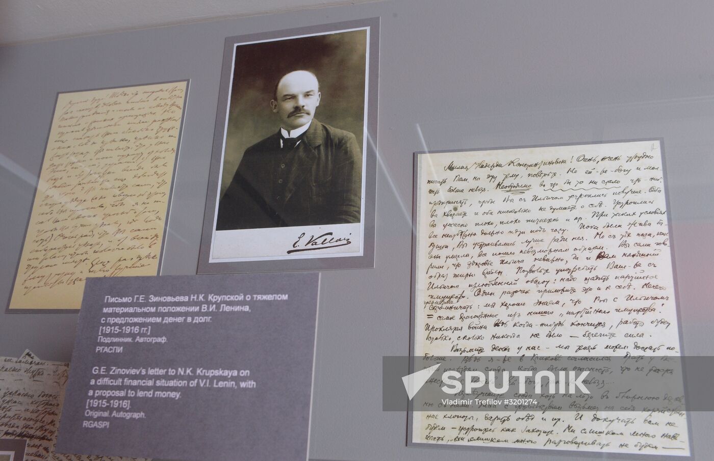 Lenin historical document exhibition items