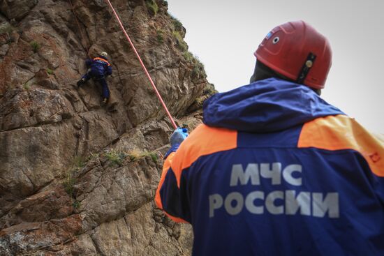 Emergencies Ministry's high-mountain search and rescue team in action in Kabardino-Balkaria