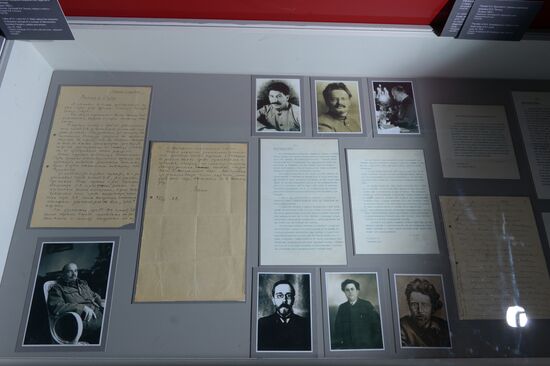 Lenin historical document exhibition items