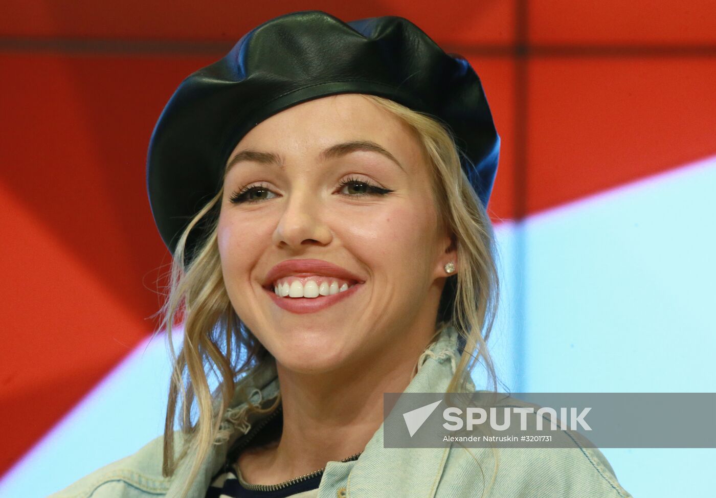 Meeting with the crew of Three Sisters